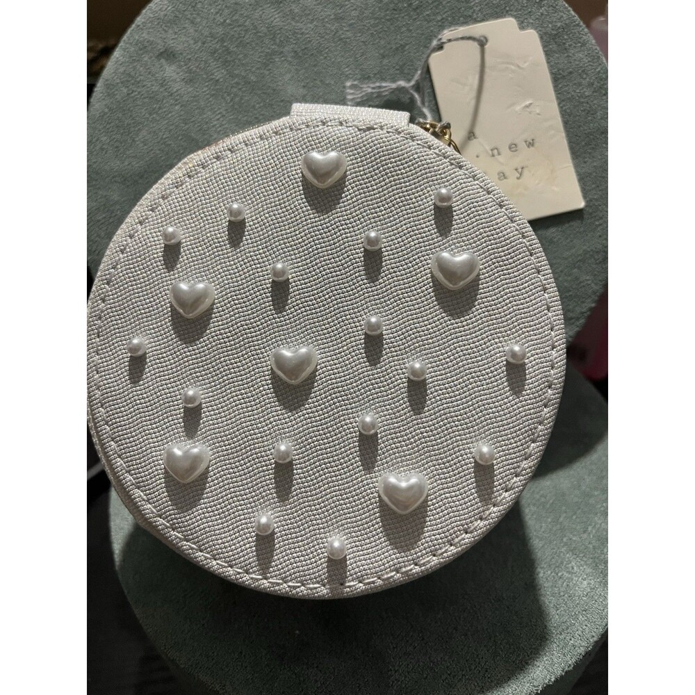 A New Day Round White Zip-Around Travel Jewelry Case, Heart, pearls
